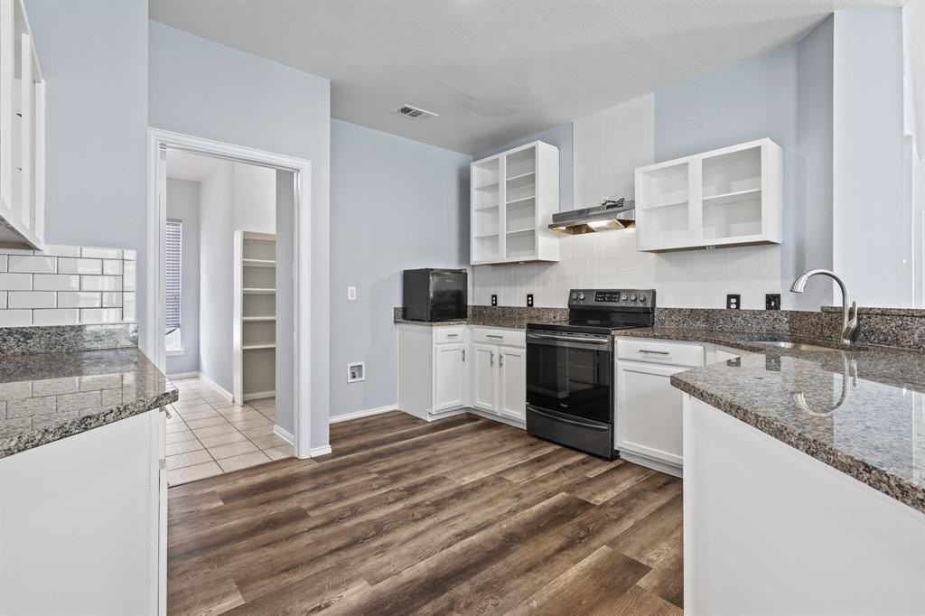 305 Creekside Dr - Photo 5 of 18