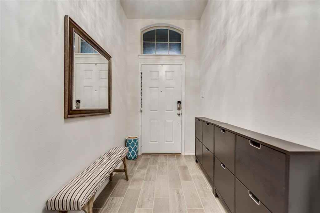 10117 Burtrum Dr - Photo 4 of 35