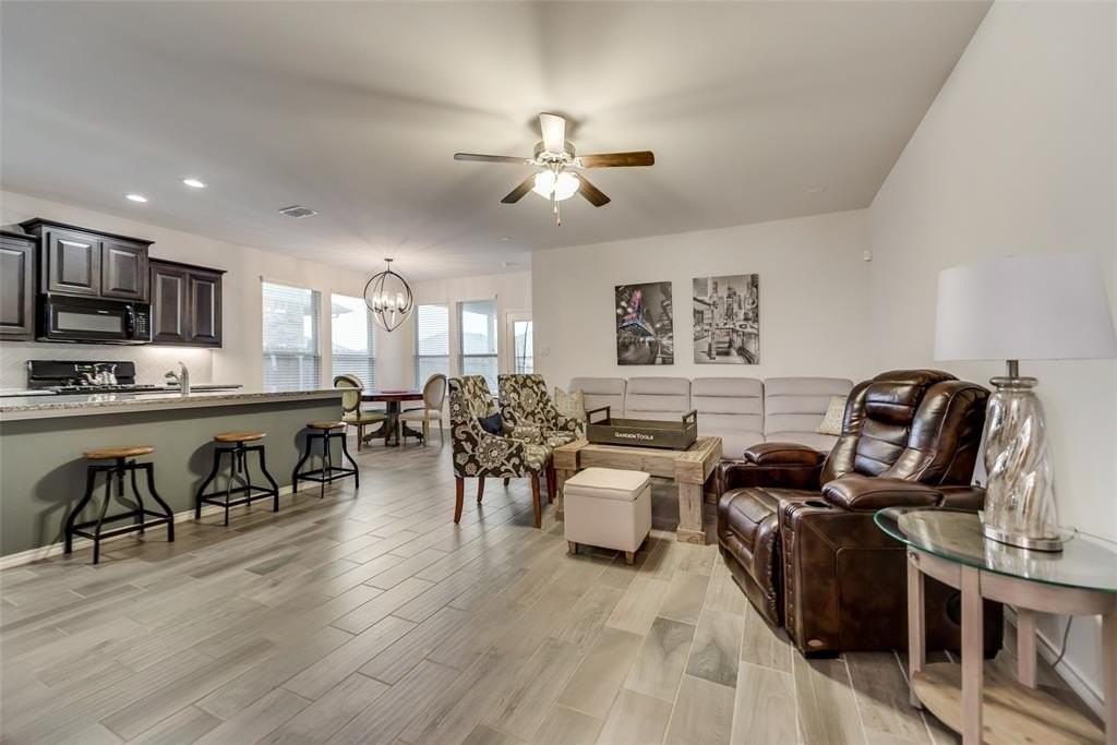 10117 Burtrum Dr - Photo 5 of 35