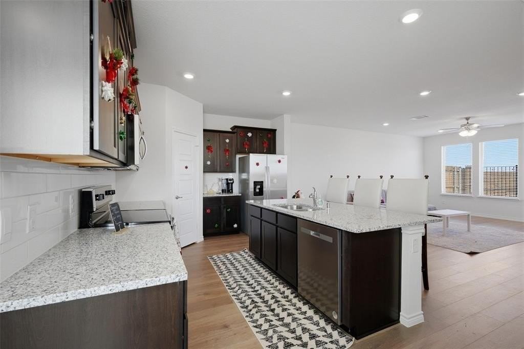 732 Thorncreek Dr - Photo 2 of 21