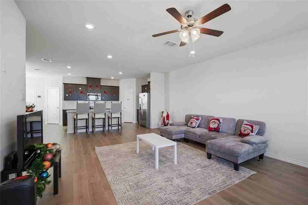 732 Thorncreek Dr - Photo 6 of 21