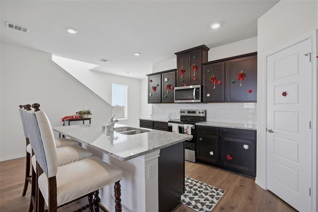 732 Thorncreek Dr - Photo 7 of 21