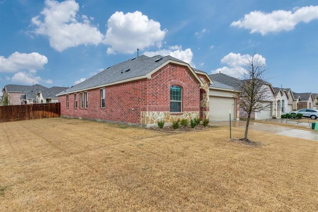 7936 Lindheimer Ln - Photo 2 of 25