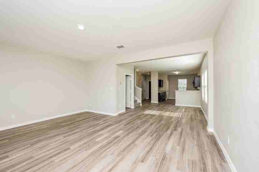 1930 Jasmine Dr - Photo 4 of 12