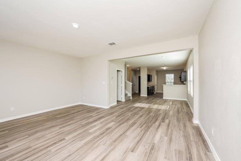 1923 Mosley Dr - Photo 6 of 14