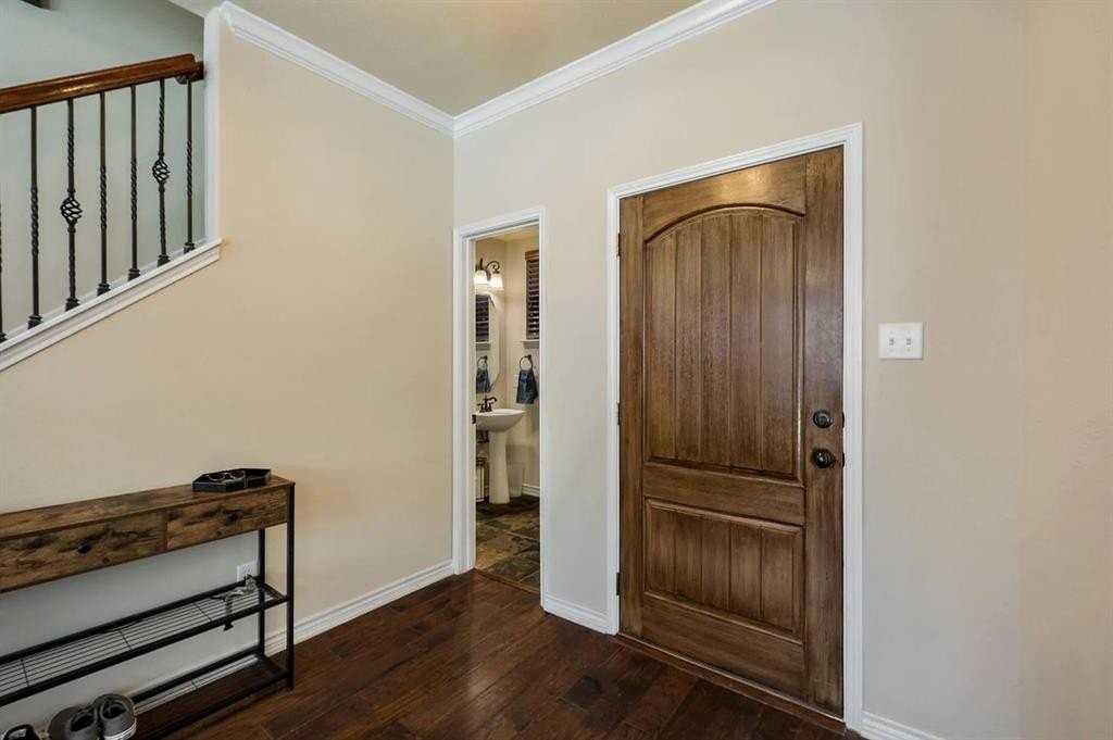 5852 Clearwater Dr - Photo 4 of 26