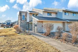 2901 Country Place Cir - Photo 1 of 1