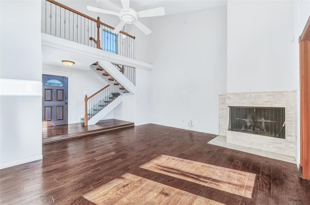 2901 Country Place Cir - Photo 3 of 30