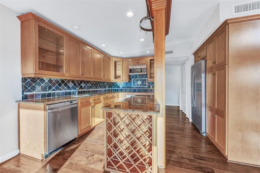 2901 Country Place Cir - Photo 6 of 30