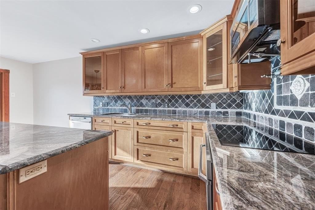 2901 Country Place Cir - Photo 7 of 30