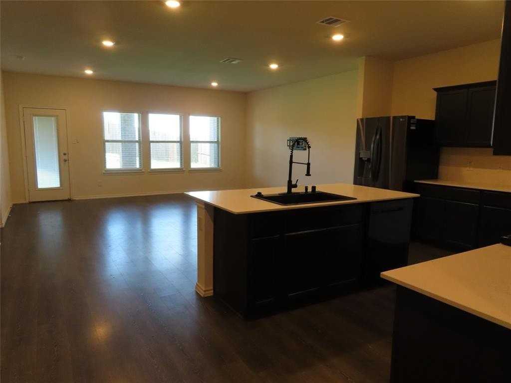 3037 Zinnia St - Photo 3 of 21