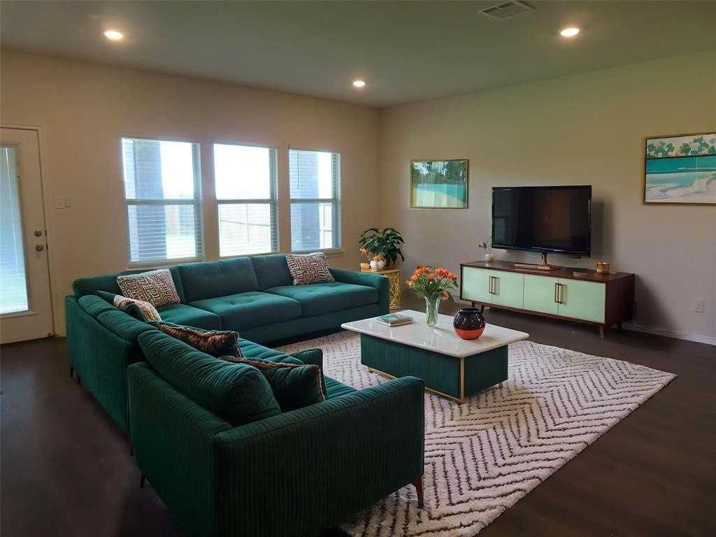 3037 Zinnia St - Photo 6 of 21