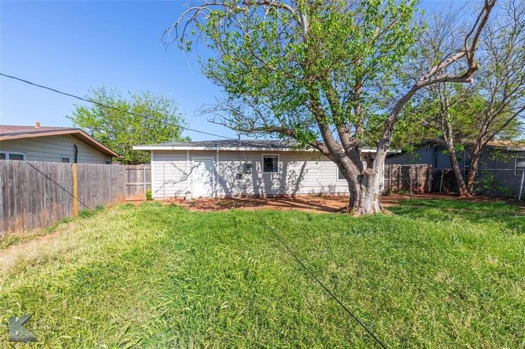 2326 N Mockingbird Ln - Photo 2 of 24