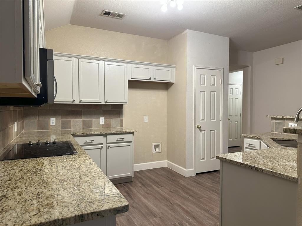 3208 Avery Ln - Photo 4 of 16