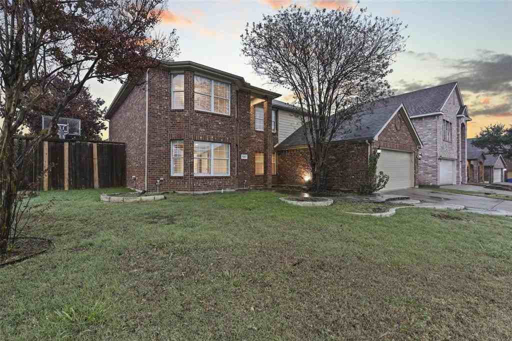 7201 Chambers Creek Ln - Photo 2 of 37