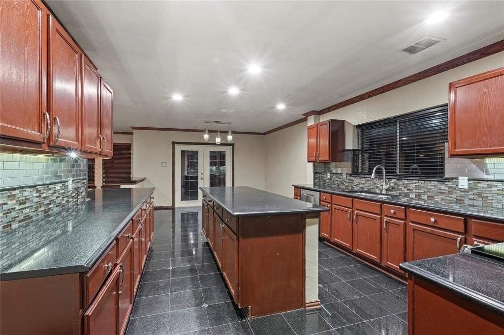 7201 Chambers Creek Ln - Photo 5 of 37