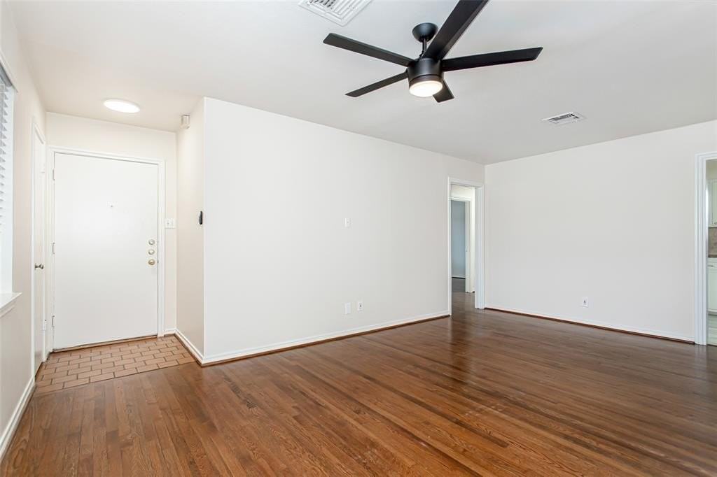 6908 Wake Forrest Dr - Photo 3 of 34