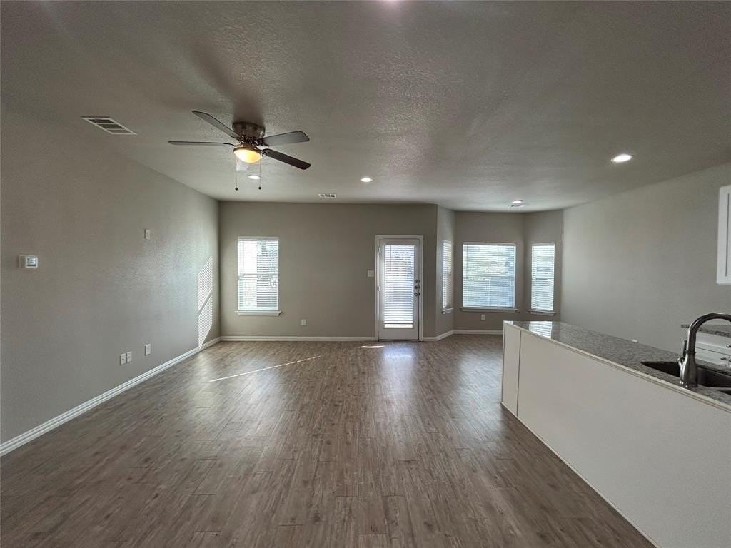 8225 Richard St - Photo 6 of 20