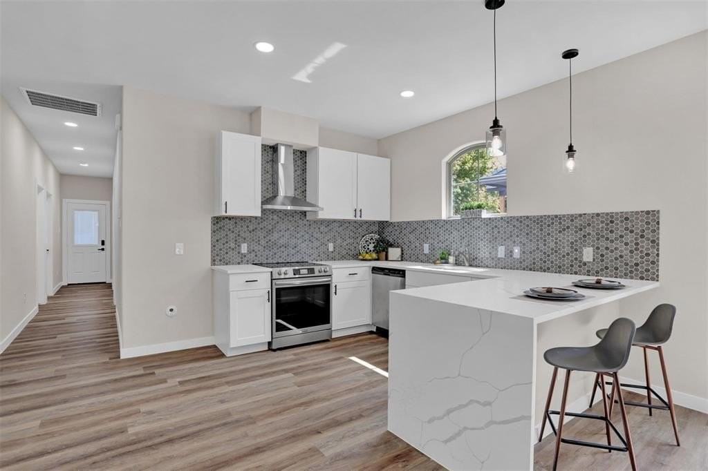 705 E Hanna St - Photo 5 of 25