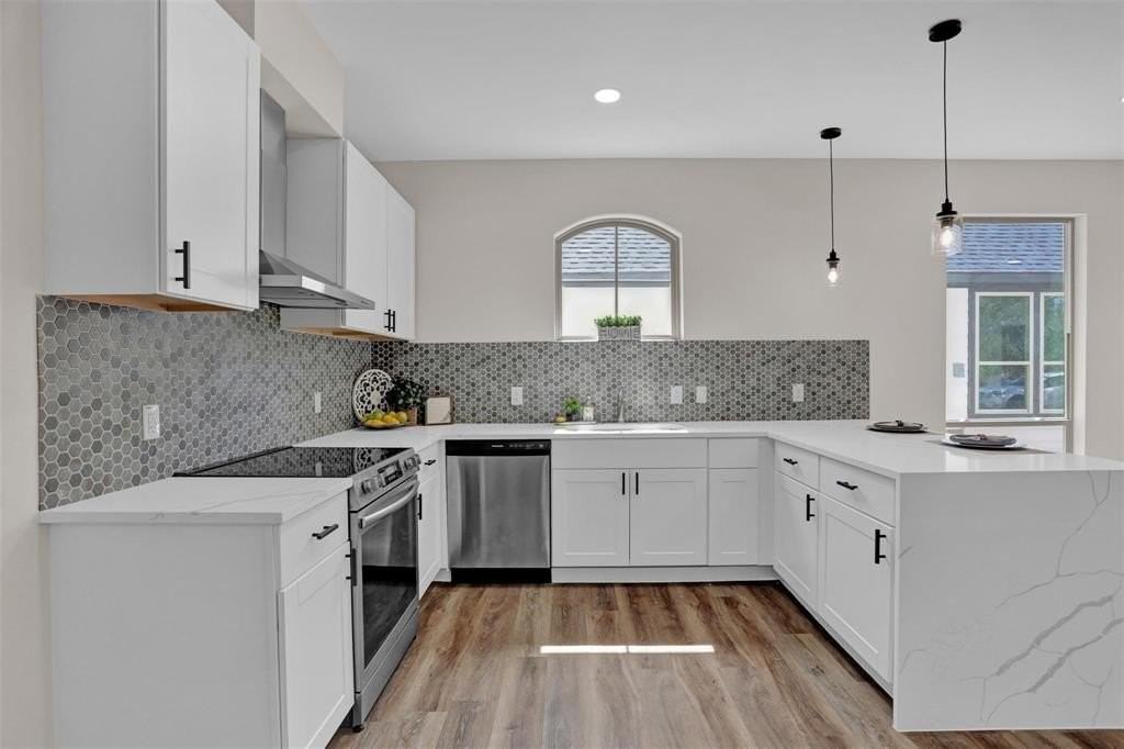 705 E Hanna St - Photo 6 of 25