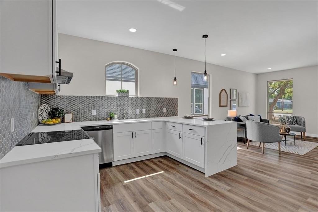 705 E Hanna St - Photo 7 of 25