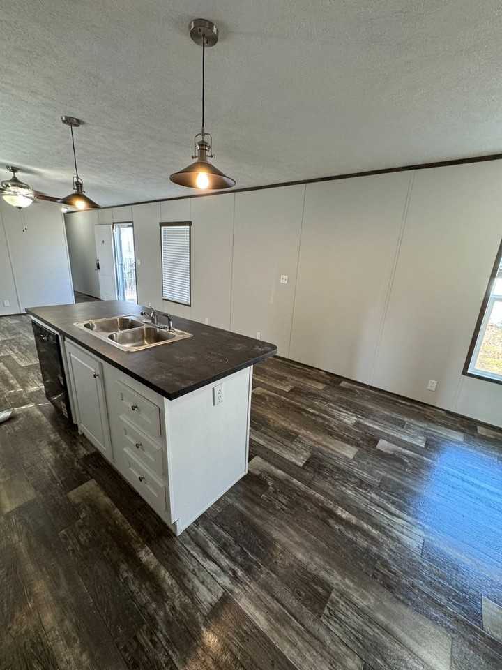 150 Oxford Cir - Photo 3 of 13