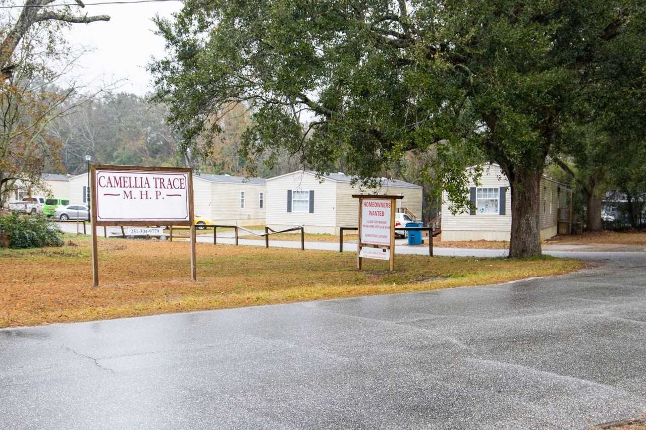 1421 Cody Rd N - Photo 2 of 10