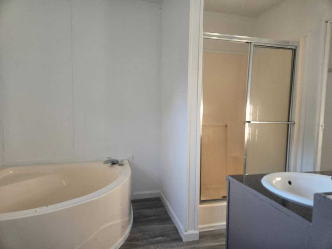 1421 Cody Rd N - Photo 5 of 10