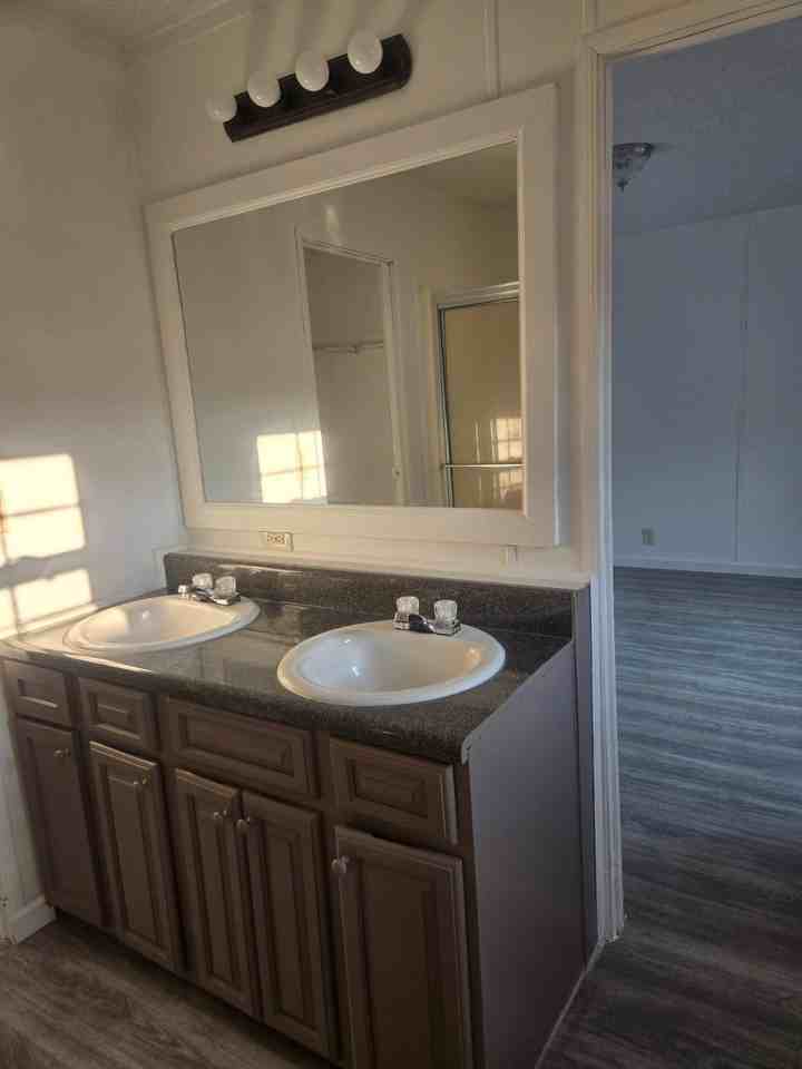 1421 Cody Rd N - Photo 6 of 10