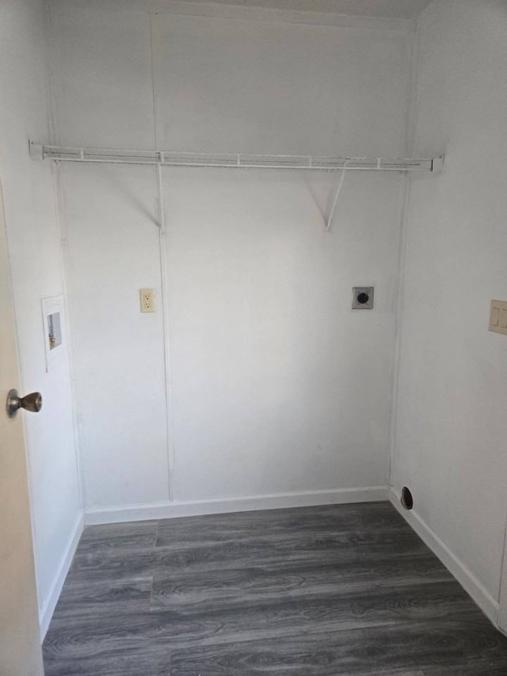 1421 Cody Rd N - Photo 7 of 10