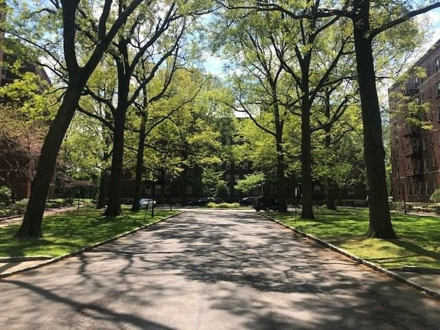 1 Larchmont Acres #725C