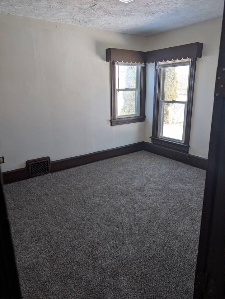 210 E Cambridge St - Photo 7 of 7