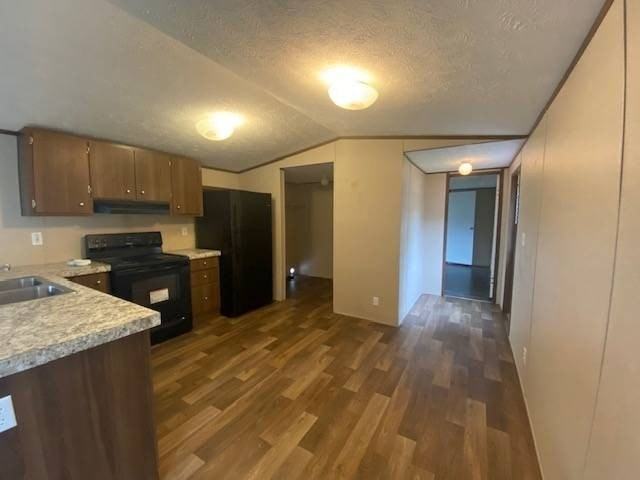 1037 Victoria St - Photo 2 of 8