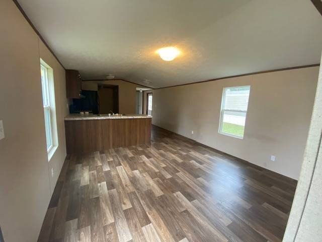 1037 Victoria St - Photo 3 of 8