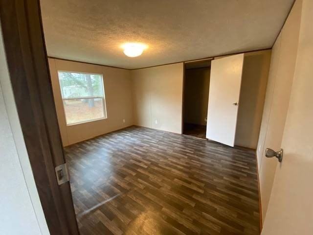 1037 Victoria St - Photo 4 of 8