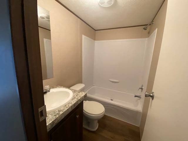 1037 Victoria St - Photo 7 of 8