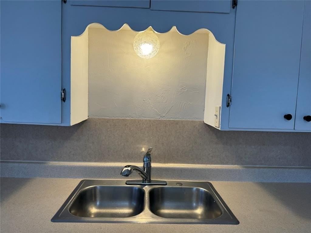 6812 Nw 37th St - Photo 4 of 11