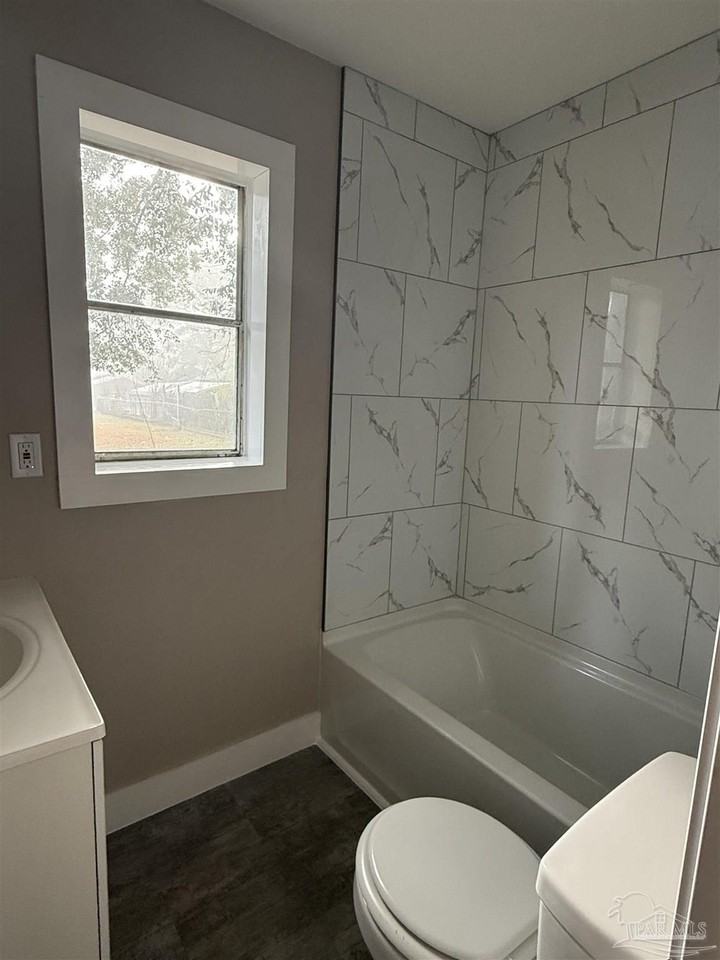 8024 Hayworth Ave - Photo 5 of 16