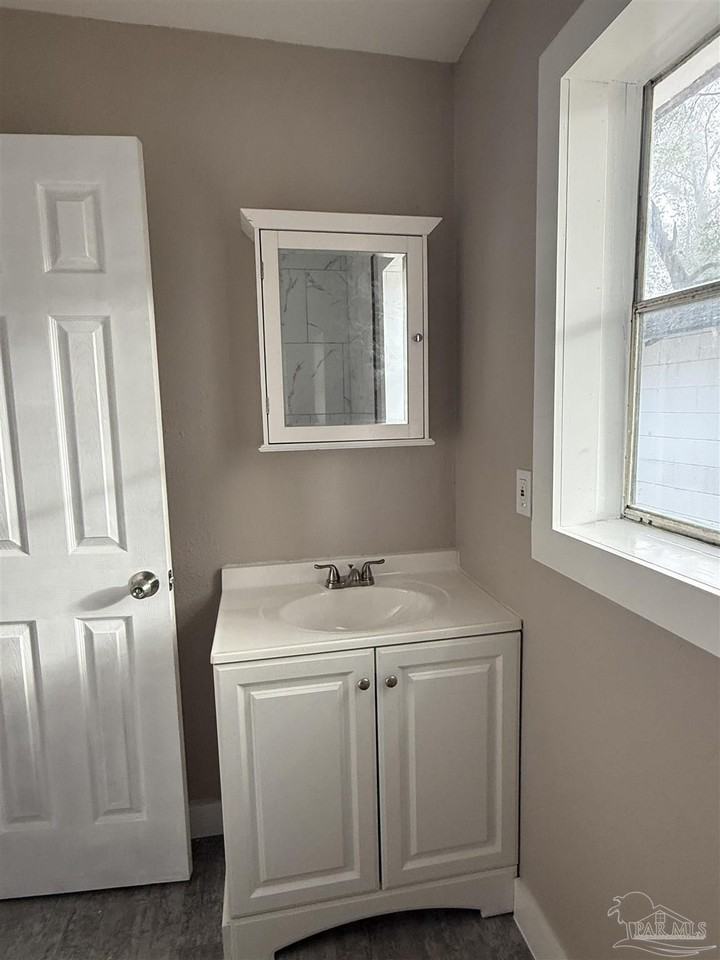 8024 Hayworth Ave - Photo 7 of 16