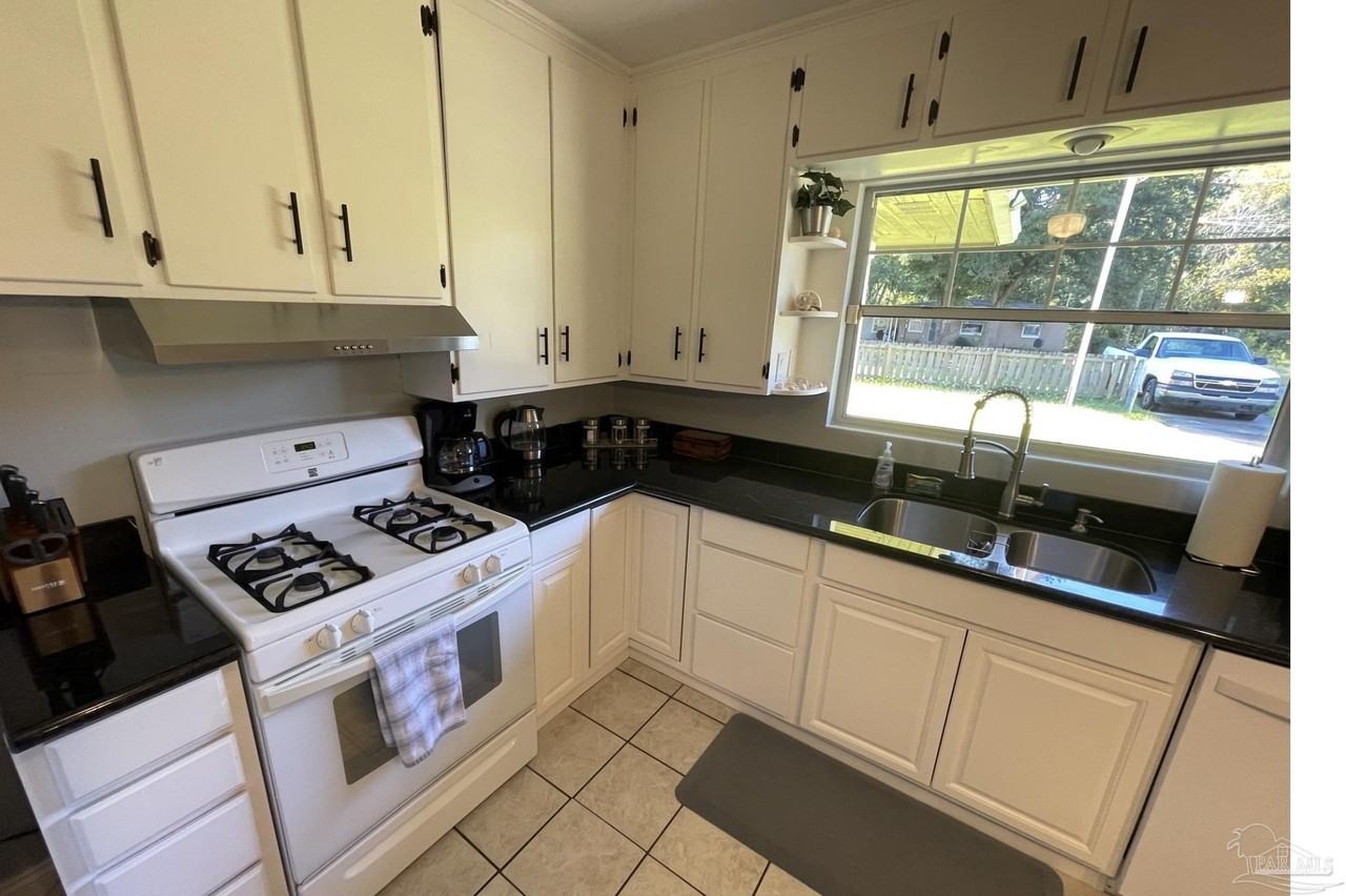 4950 Martha Ave - Photo 6 of 12