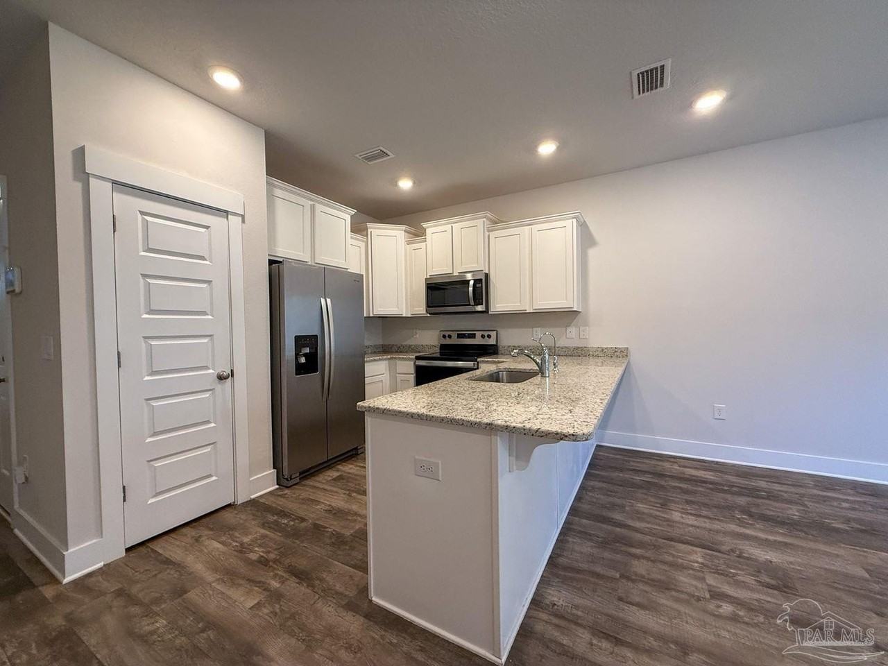 1559 Iroquois Ct - Photo 4 of 19