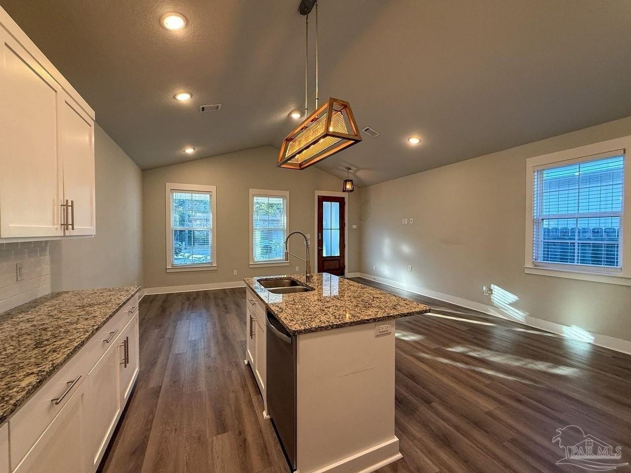 1006 N D St - Photo 3 of 17