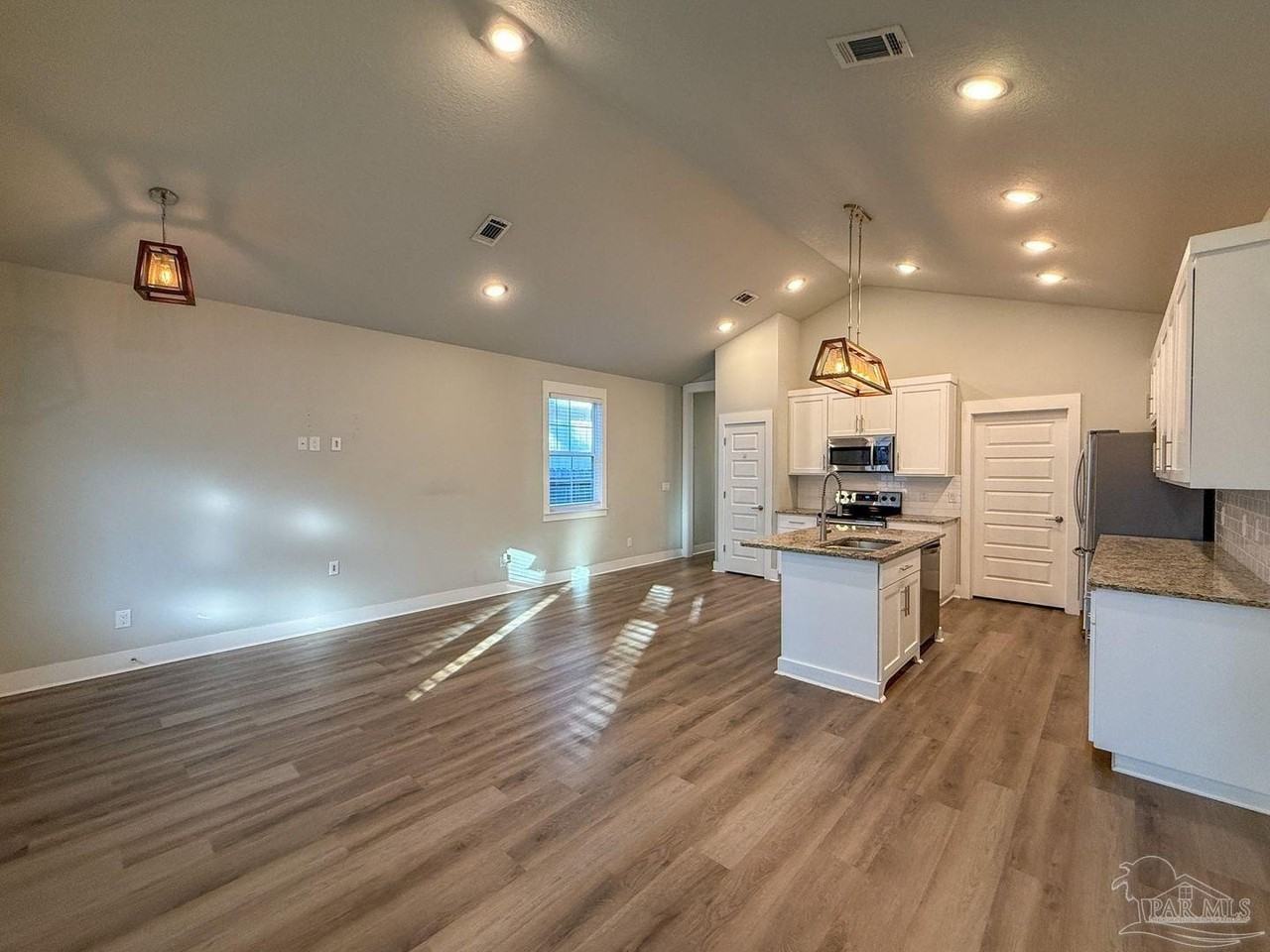 1006 N D St - Photo 4 of 17