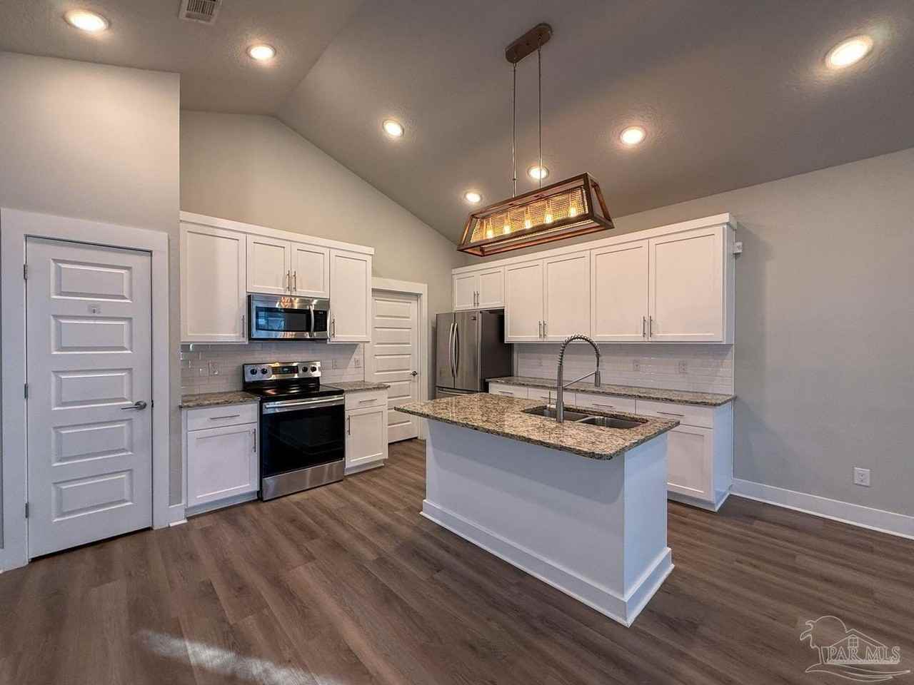 1006 N D St - Photo 5 of 17