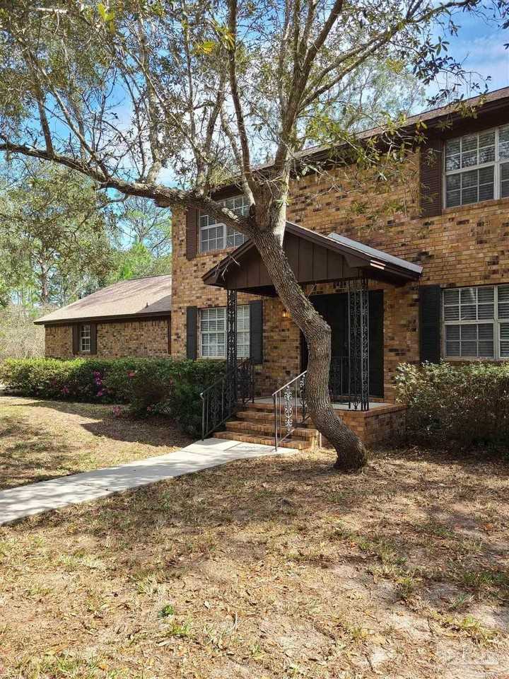 3023 Laurel Dr - Photo 2 of 38