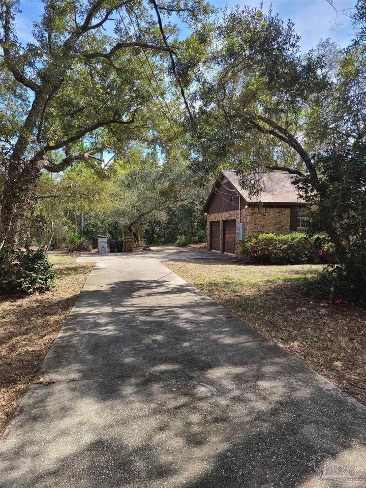 3023 Laurel Dr - Photo 4 of 38