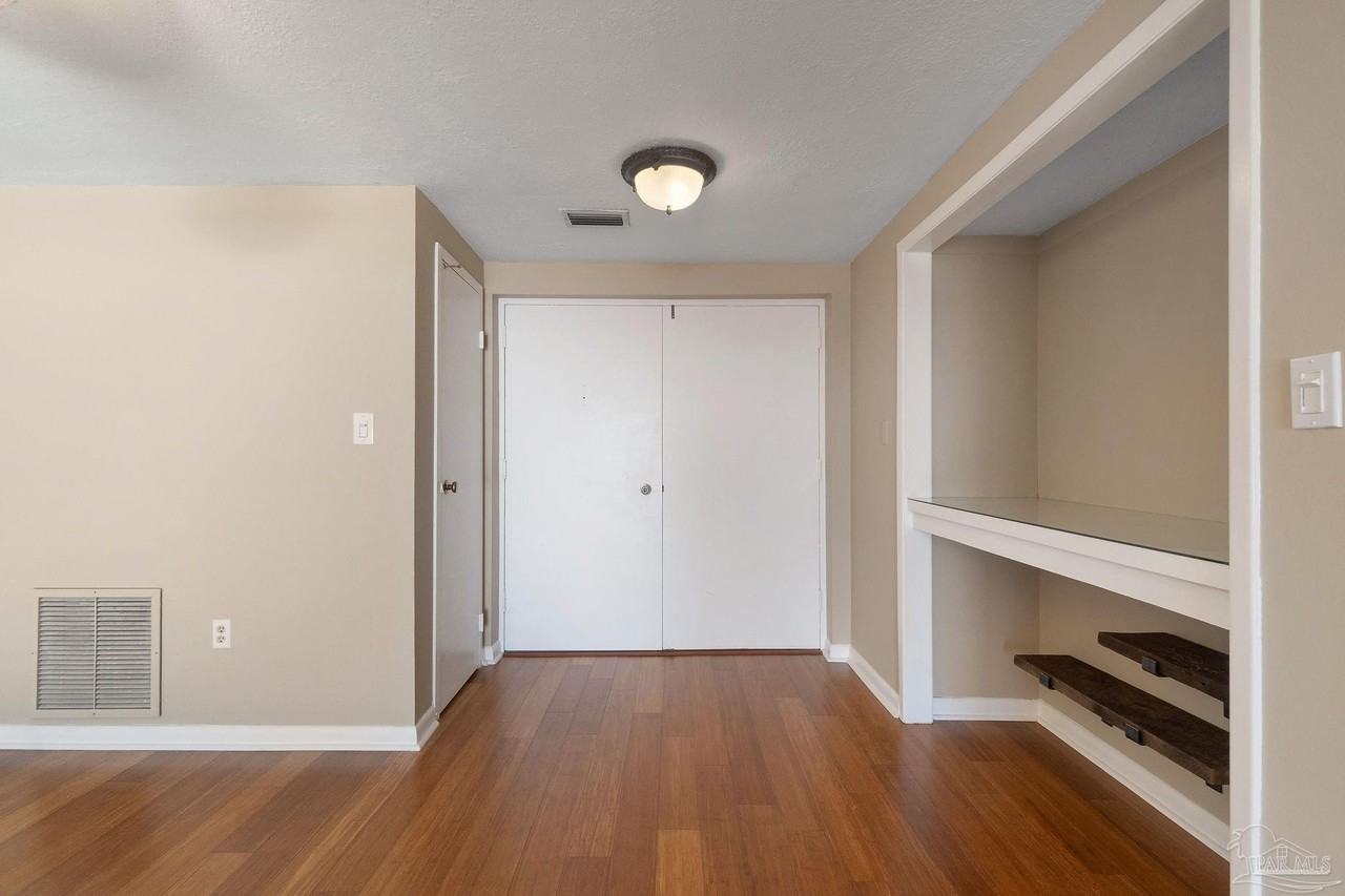 615 Bayshore Dr Apt 806 #806 - Photo 3 of 21