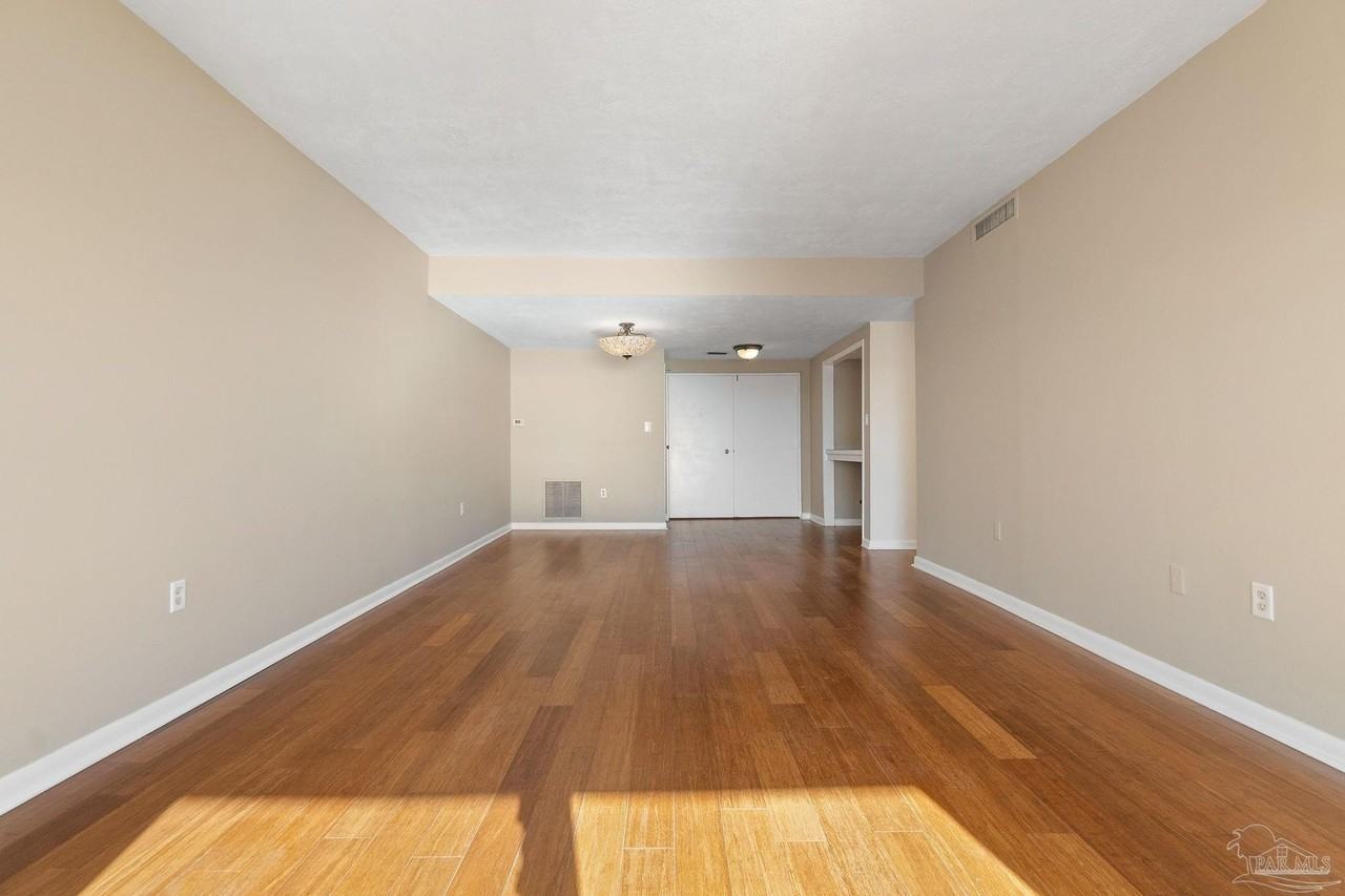 615 Bayshore Dr Apt 806 #806 - Photo 4 of 21