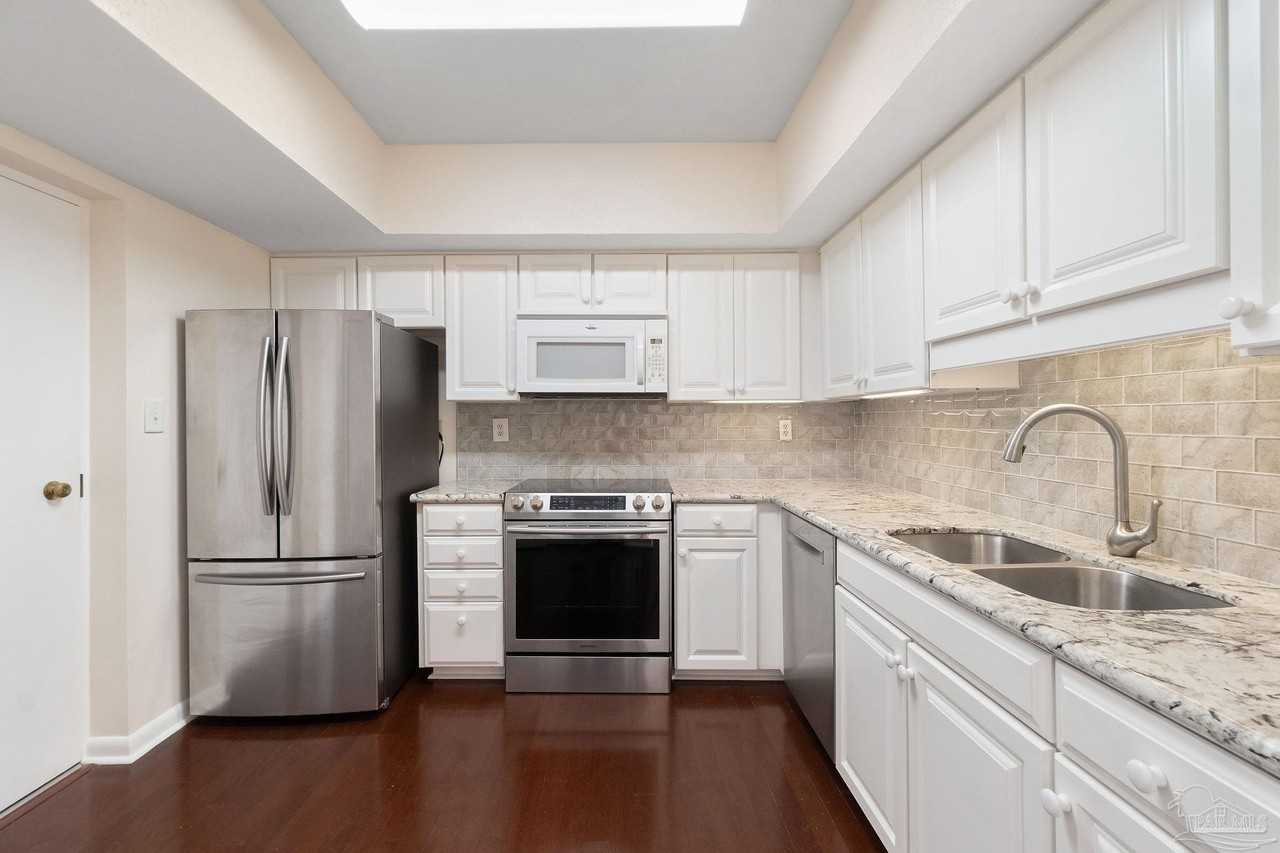 615 Bayshore Dr Apt 806 #806 - Photo 5 of 21