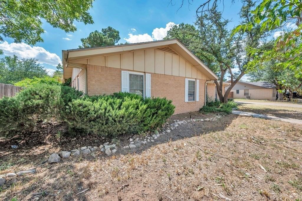 2211 Ward St - Photo 3 of 17